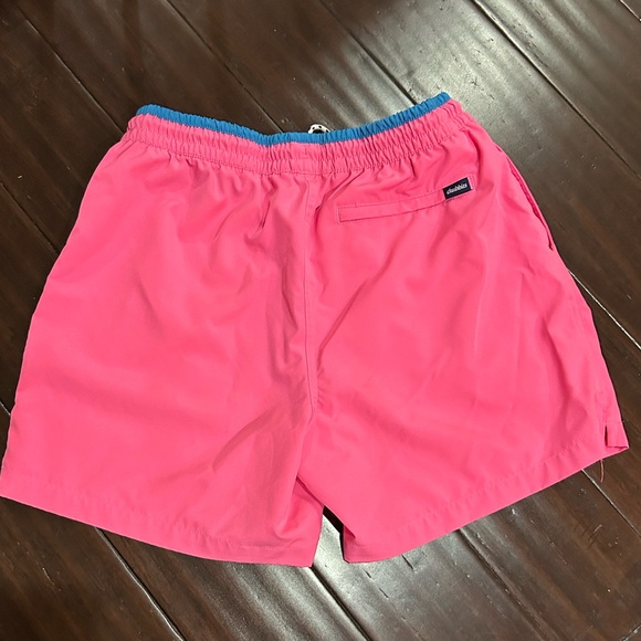 Chubbies Men’s Pink Swim Trunks with Blue Waistband Large - Picture 3 of 4